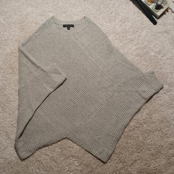 ROMEO & JULIET COUTURE Grey Ribbed Batwing Pullover Sweater - Picture 4 of 5